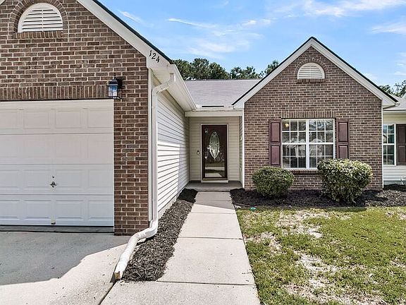 2nd image of 124 Dovetail Cir