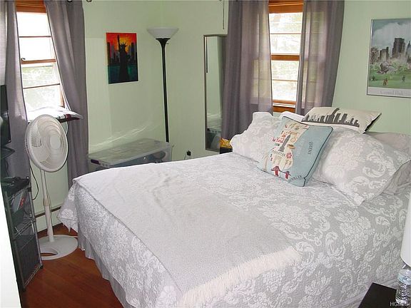 3rd image of 22 Rose Dr