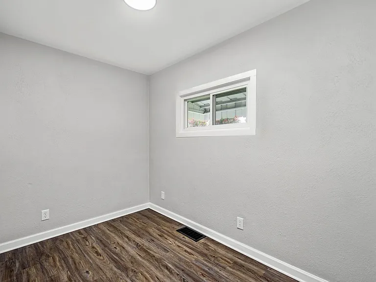 361 Vine St — Photo 8