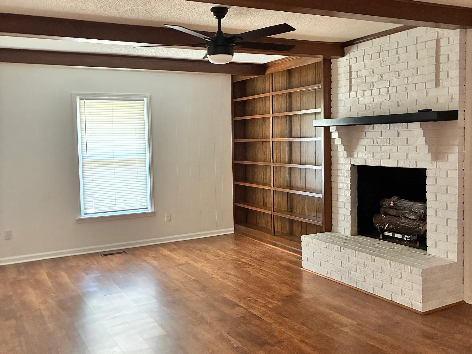 4 bed, 2547 sqft, $1,800 — Photo 2