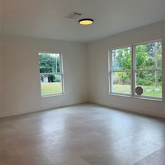 963 Sareta St SE — Photo 10