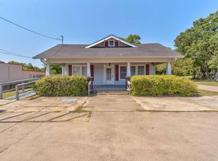 1208 E Pierce St, Luling, TX 78648