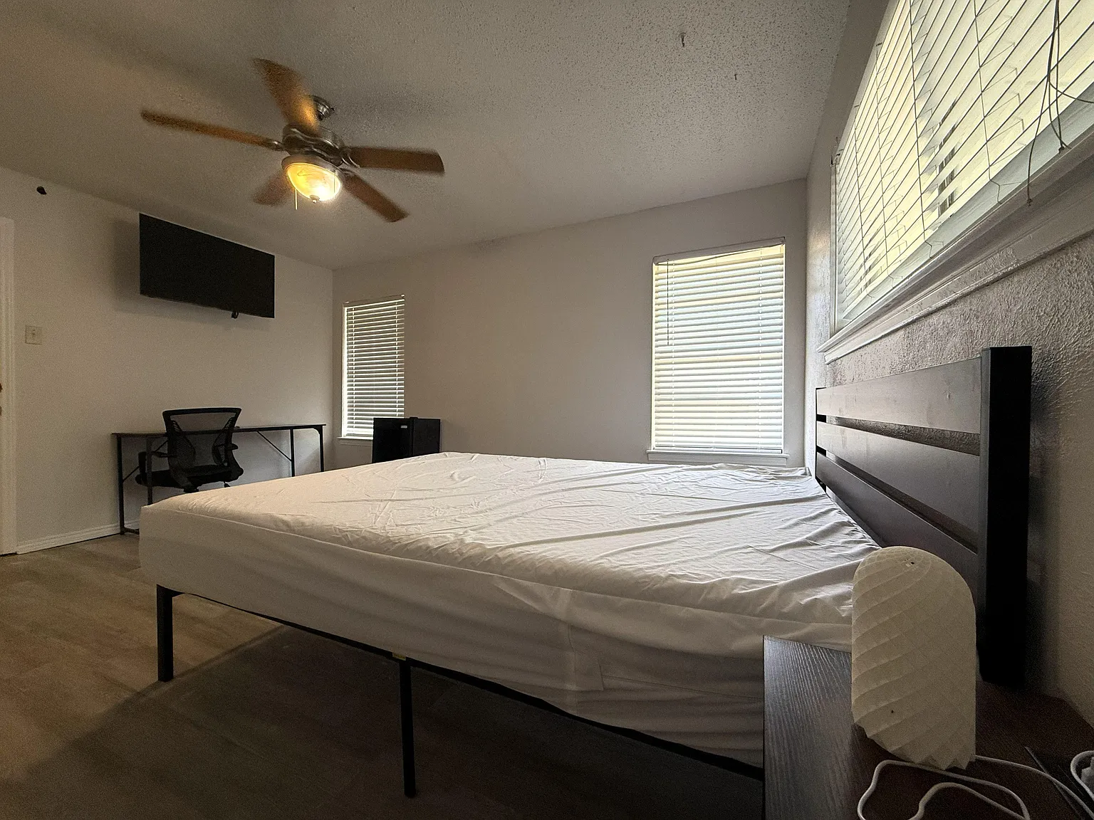 4 bed, 3.0 bath, 1618 sqft, $1,295 — Photo 2