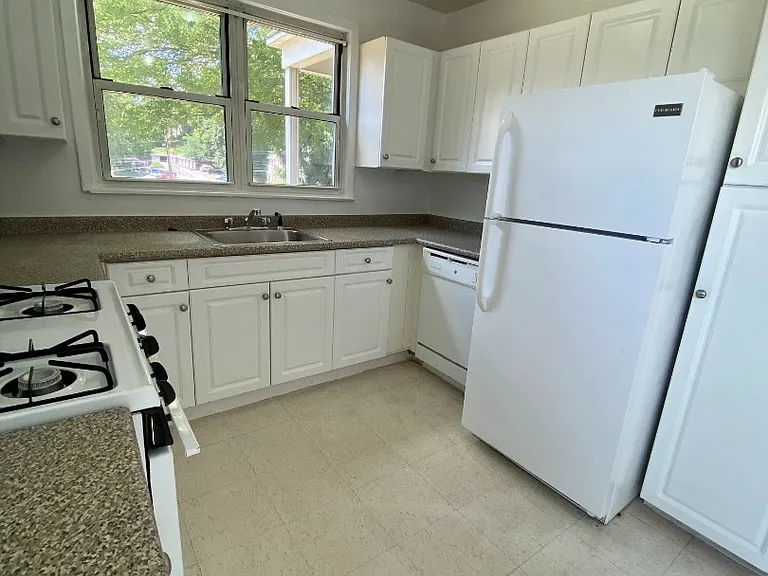 157 White Plains Rd #47C — Photo 6