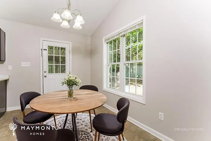 1215 Liriope Ln — Photo 6