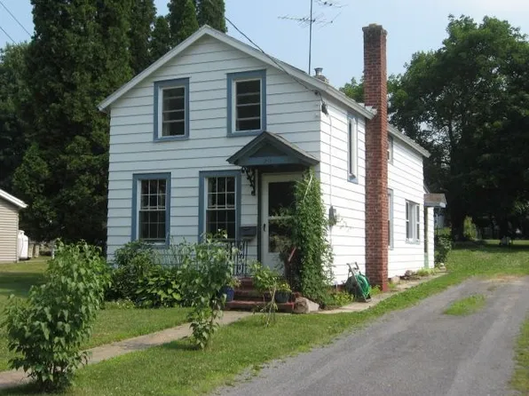 20 John St, Greenwich, NY 12834
