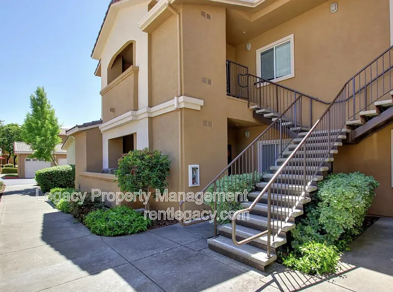 501 Gibson Dr #424 — Photo 1