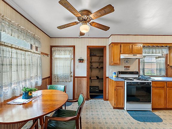 5th image of 1009 W 42nd Ave