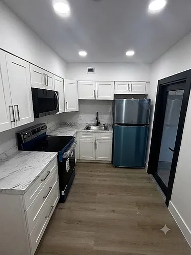 334 W 36th Ter Photo 1