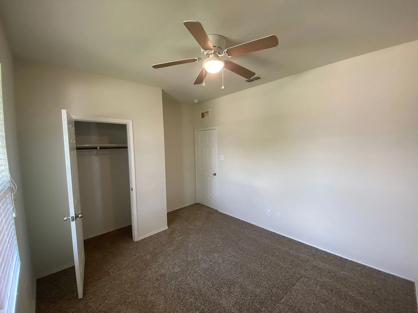 Wonderful 3 bed 2 bath in Paloma Creek! — Photo 3