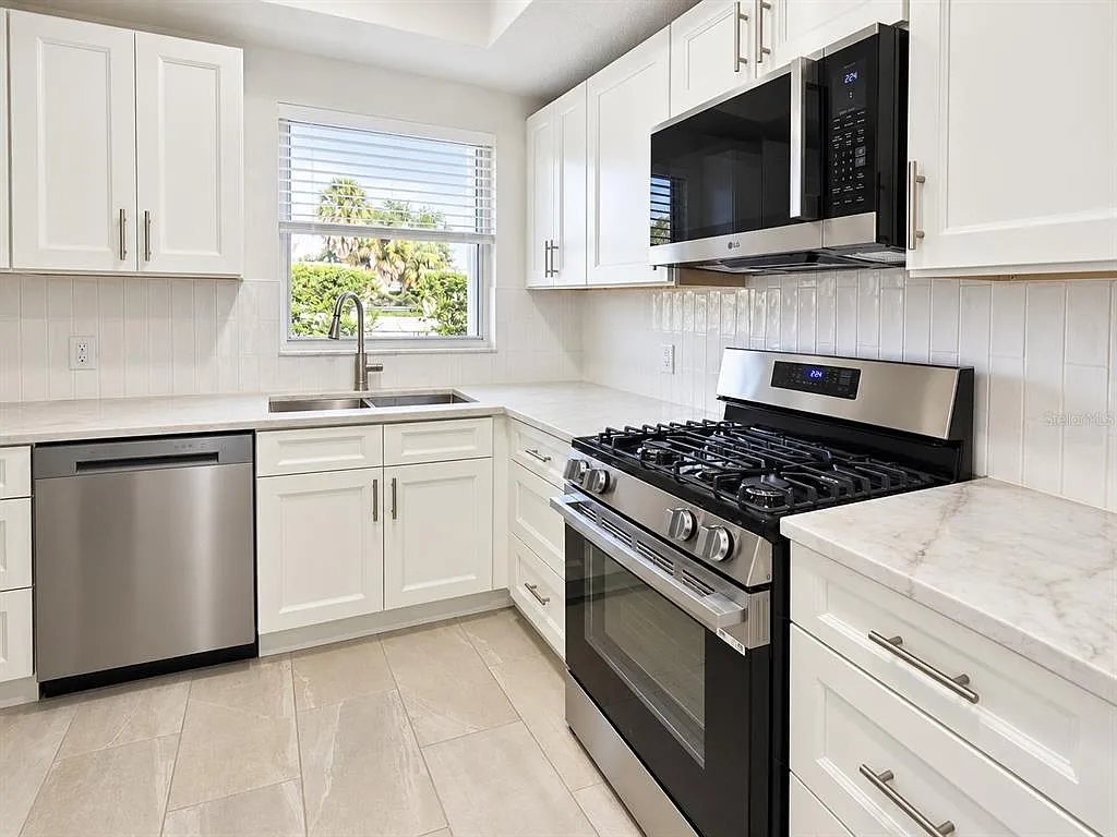 2 bed, 2.0 bath, 1110 sqft, $2,400 — Photo 4