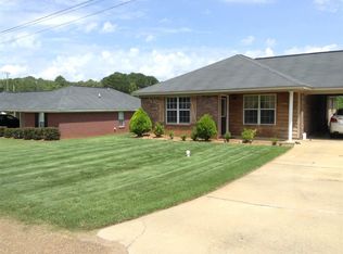 606 White Oak Dr, Kosciusko, MS 39090