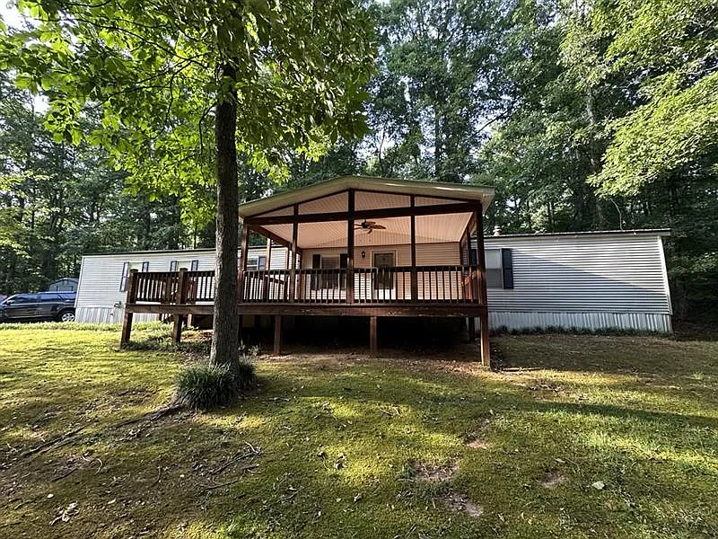 3 bed, 1216 sqft, $2,050 — Photo 2