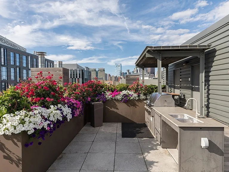 32 Traveler St #Penthouse 8 — Photo 32