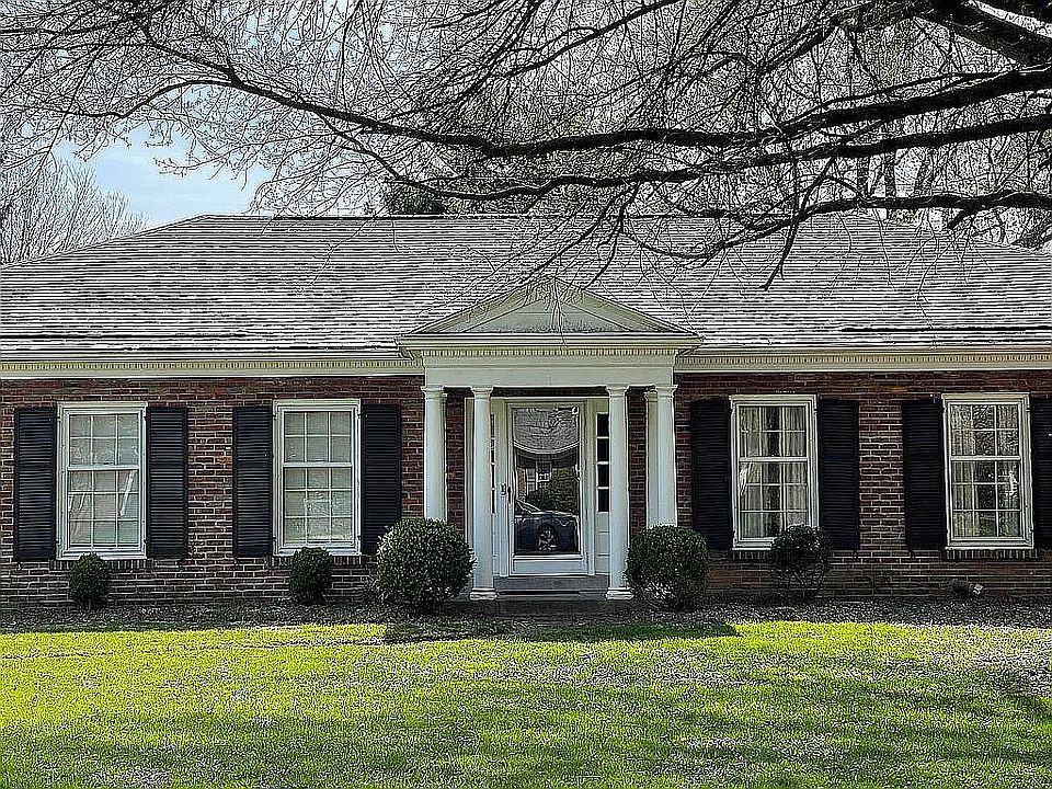2nd image of 2104 Newmarket Dr