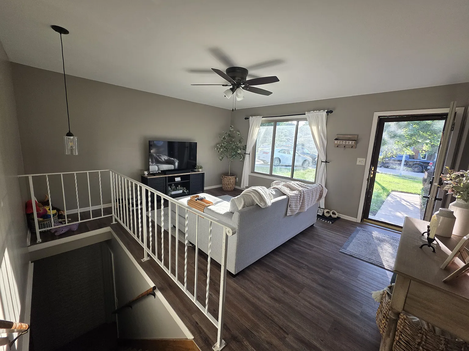 3 bed, 1984 sqft, $2,055 — Photo 1