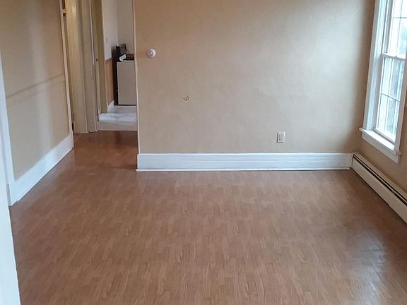 5th image of 806 Elizabeth St