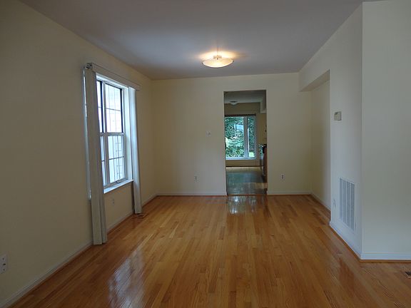 3rd image of 13442 Lake Shore Dr