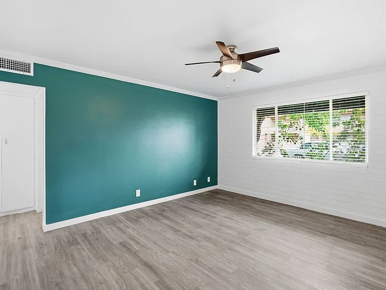 1 bed 1 bath with storage unit — Photo 11