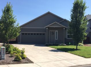 1117 S 2nd St, Cottage Grove, OR 97424