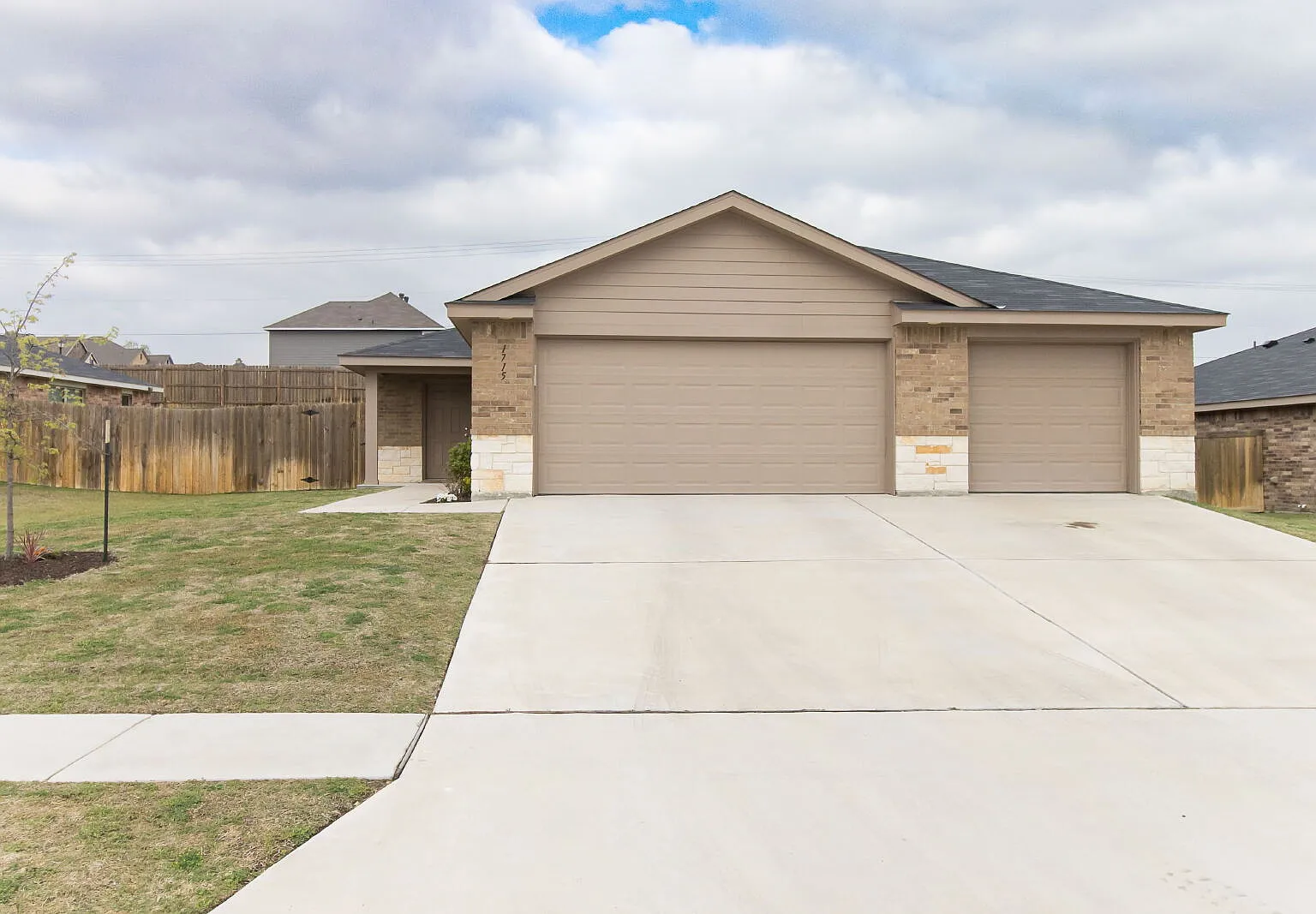 3 bed, 2.0 bath, 1760 sqft, $1,925 — Photo 2