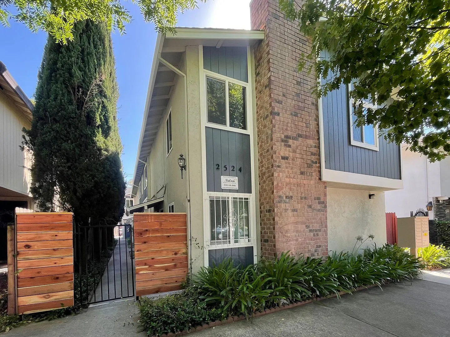 2524 I St #8 photo 1