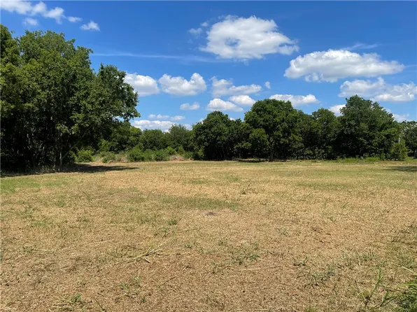 707 S Elm St, Mart, TX 76664