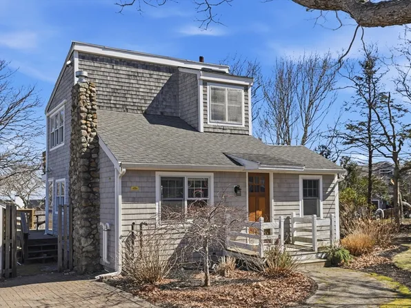 85 Ellisville Dr, Plymouth, MA 02360