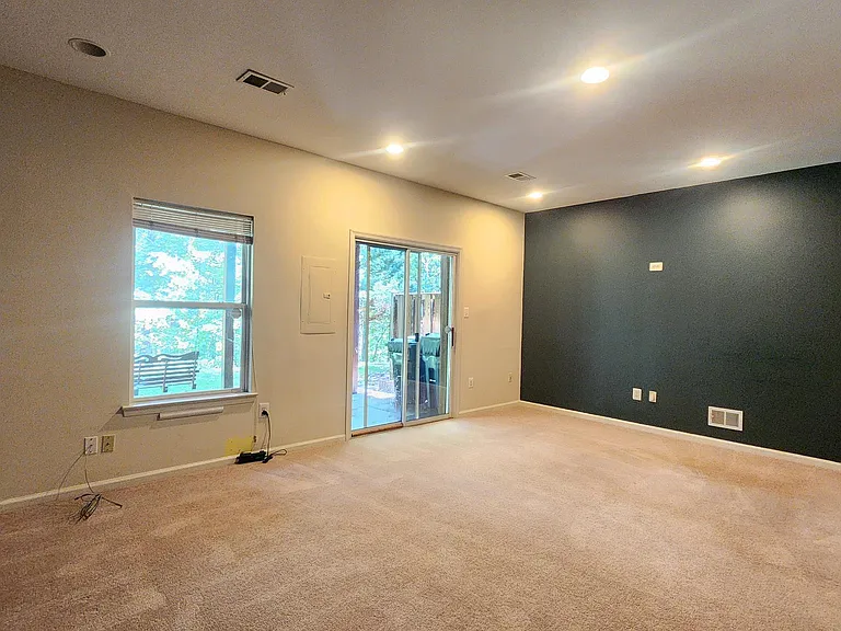 7719 Sullivan Cir — Photo 24