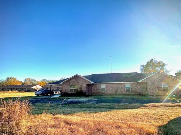 302 N Cedar St, Van, TX 75790