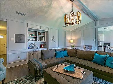 3rd image of 2514 Suncrest Dr