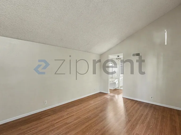 6801 Mammoth Ave #17 — Photo 11
