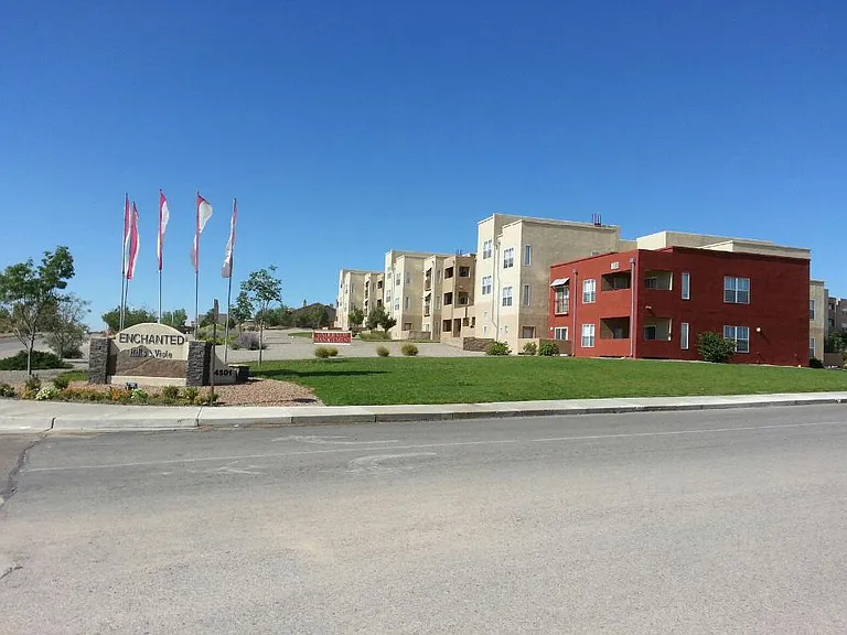 4501 Safelite Blvd NE — Photo 3