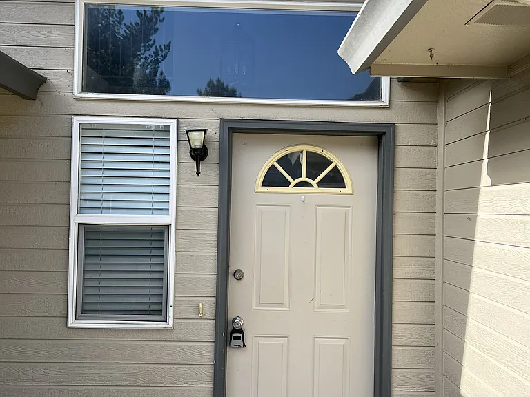 5933 N Cobbler Ln — Photo 2