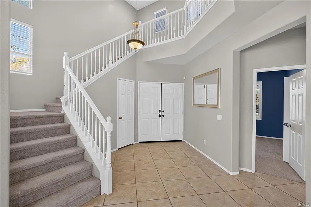 5 bed, 2919 sqft, $4,100 — Photo 2