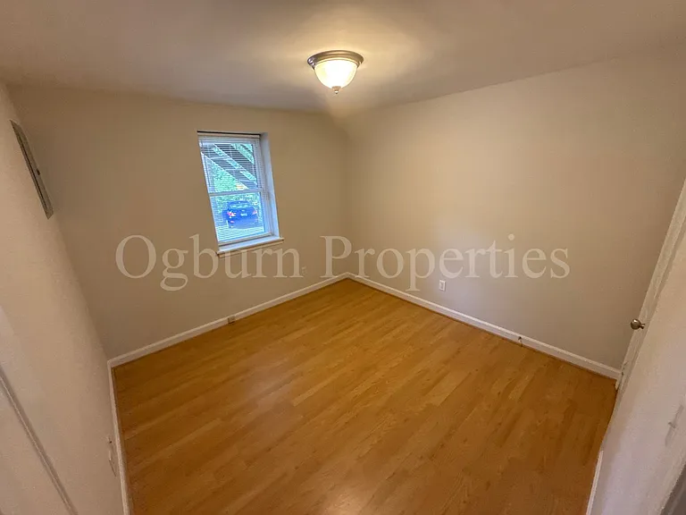 841-843 845 847 West St #6 — Photo 9