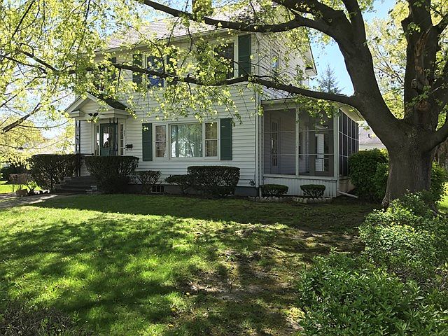 1st image of 207 7th St