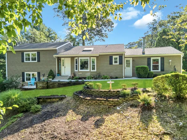 69 Forest Road, Kings Park, NY 11754