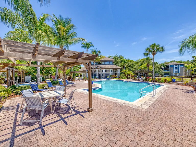 Palm Cove Apartments — Photo 89