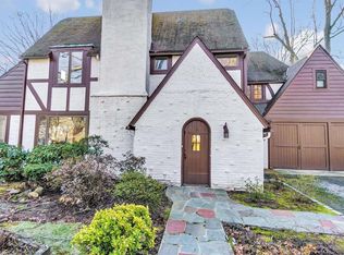 40 Arleigh Rd, Great Neck, NY 11021