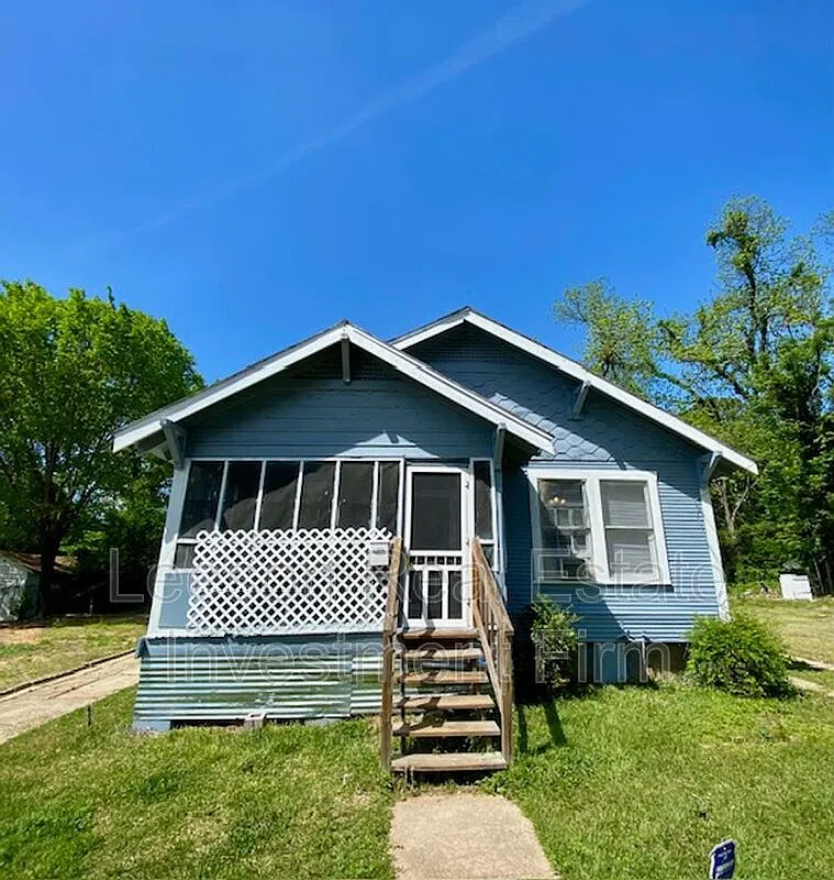 2 bed, 1.0 bath, 1014 sqft, $700 — Photo 1
