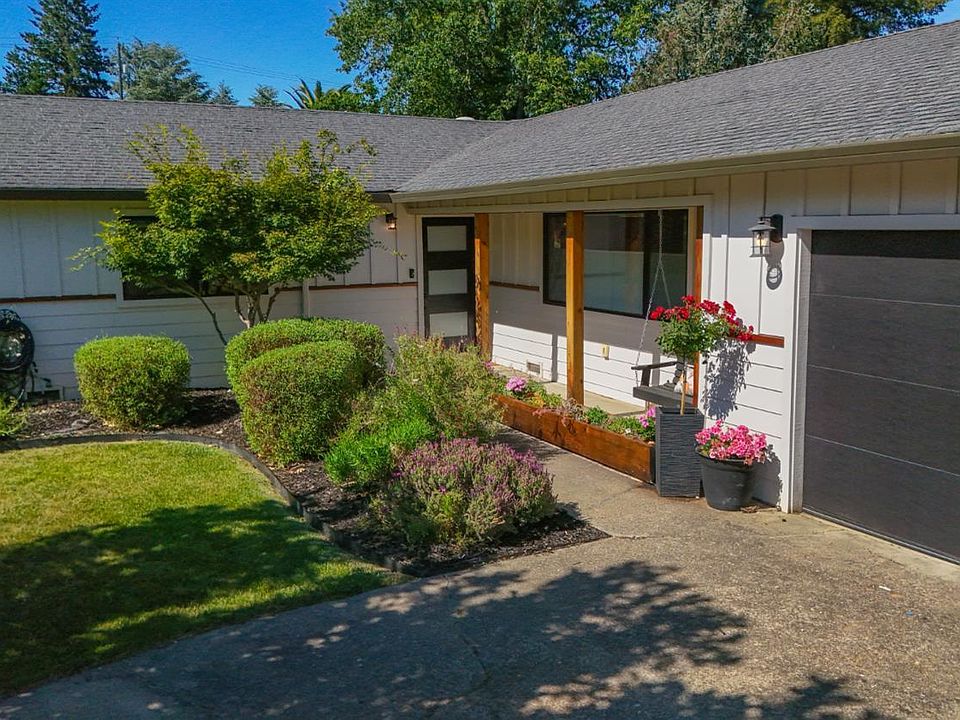 1st image of 715 Pomolita Way