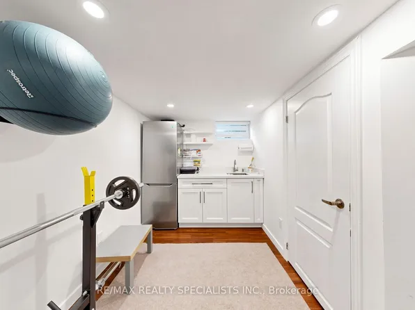 118 Central Ave, Grimsby, ON L3M 4Y3