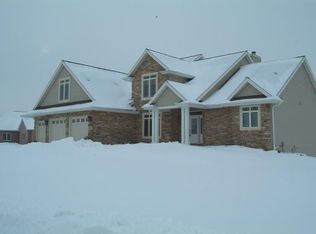 3157 Seafarer Way, Suamico, WI 54173