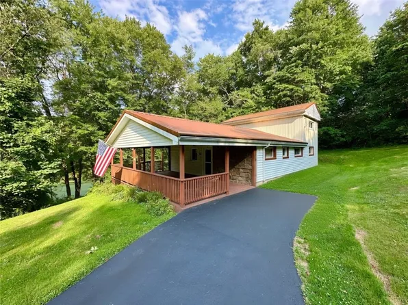 724 Rose Point Harlansburg Rd, New Castle, PA 16101