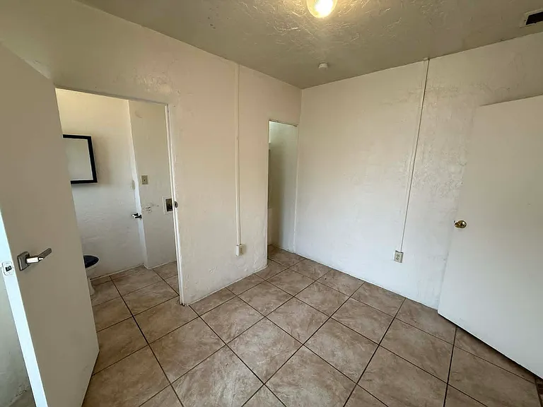 204 E Palmdale St — Photo 13