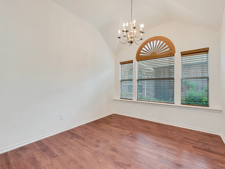 608 Regency Trl — Photo 10