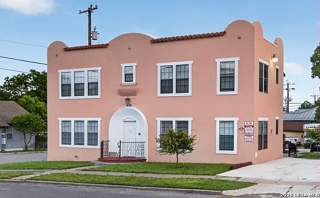 2 bed, 1.0 bath, 4820 sqft, $1,550 — Photo 2