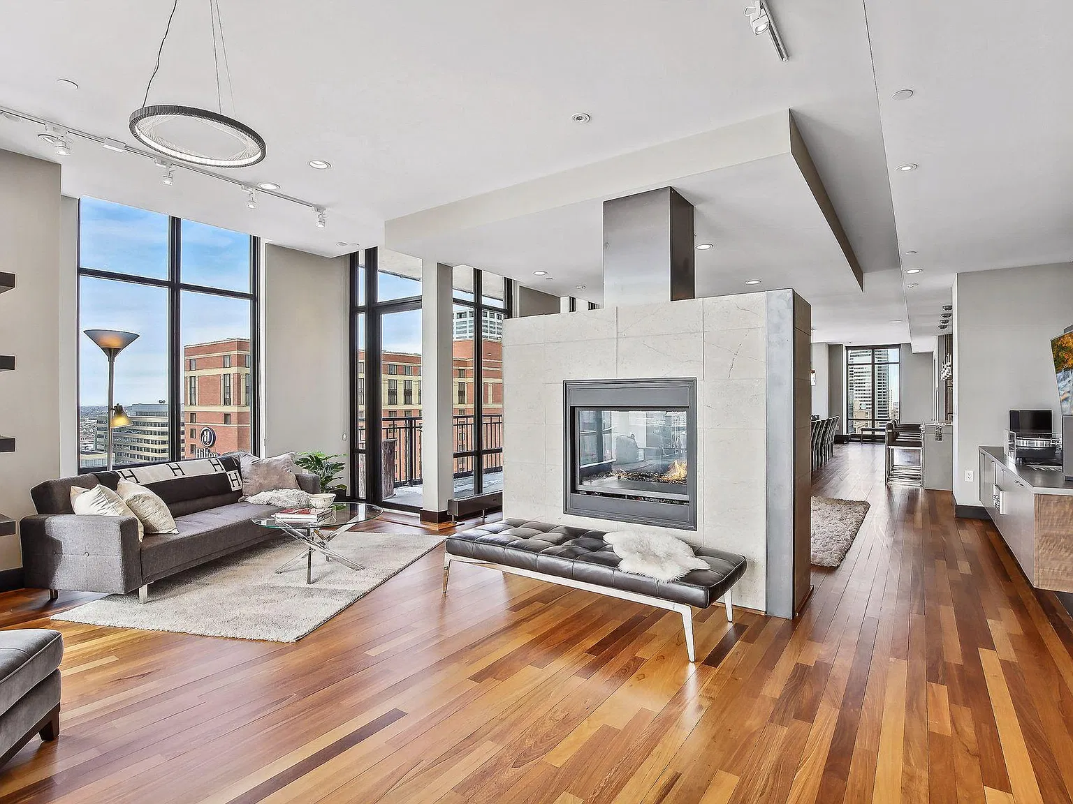 2 bed, 3.0 bath, 3216 sqft, $10,000 — Photo 2