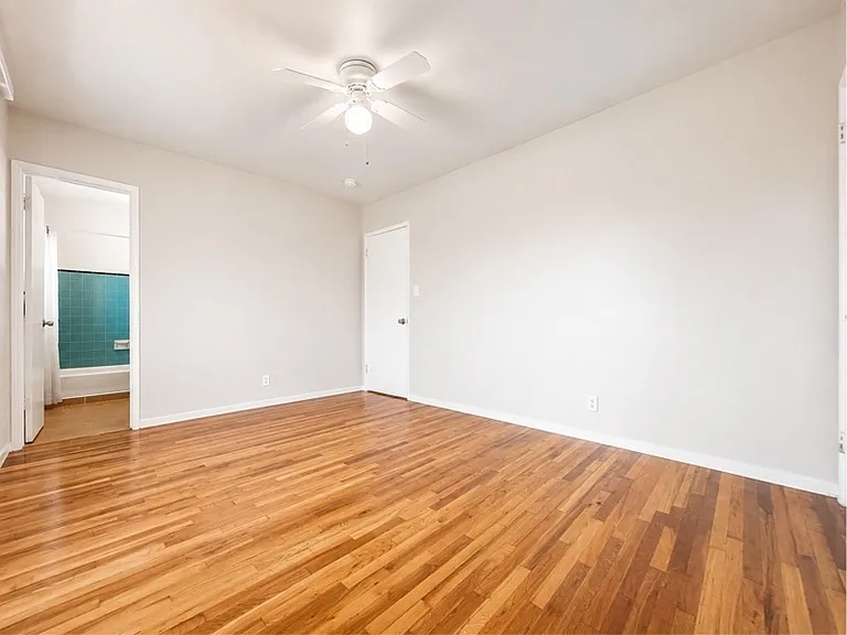 3728.5 Ingraham St — Photo 10